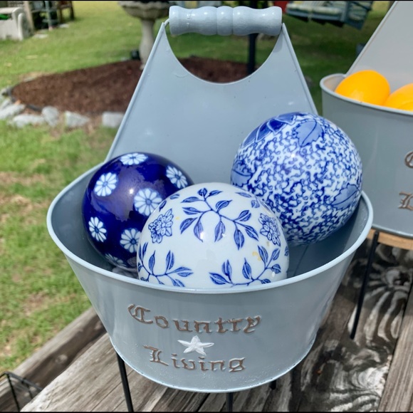 Vintage Country Living Wall Pockets - Picture 6 of 11